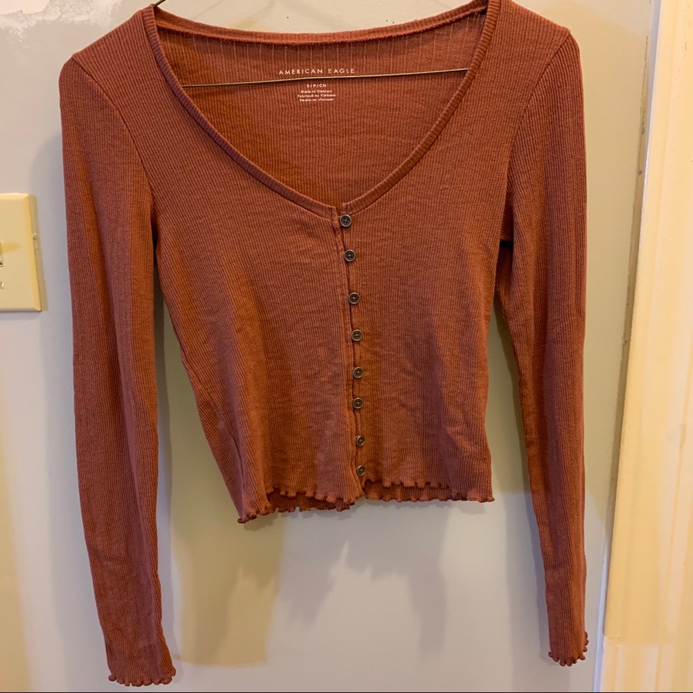 long sleeve, ridged shirt